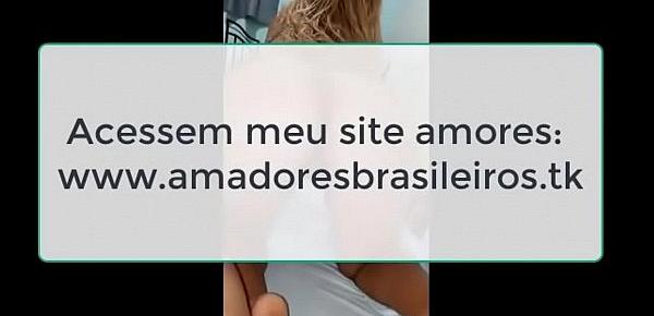  Safada de 4 depois que deu gostoso pro seu macho